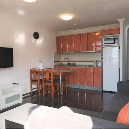 Wow, Sea View, Beach Walks Apartment