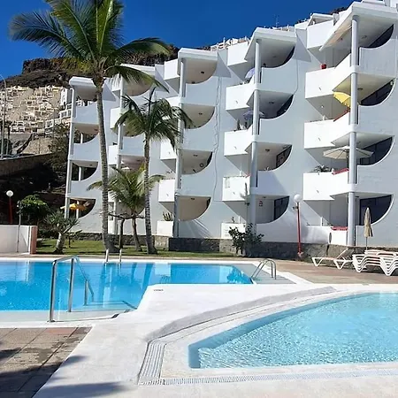 Wow, Sea View, Beach Walks Apartment